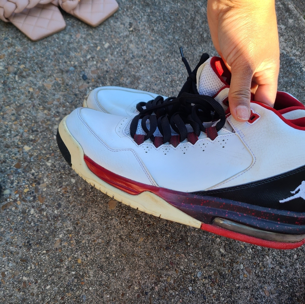 Men mid shoe Jordan flight